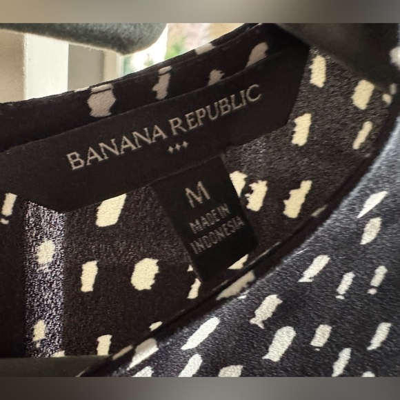 Banana Republic Black and White Patterned Blouse - Picture 3 of 3